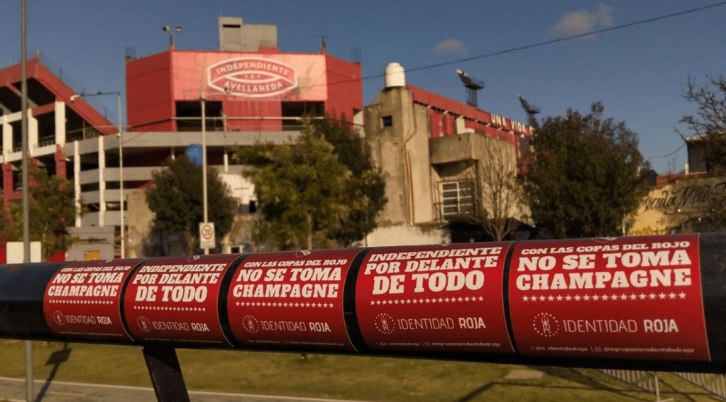 Avellaneda empapelada contra el grupo Champagne previo al partido de&nbsp;Independiente