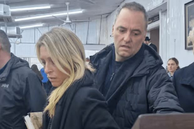 Adorni confirmó que su esposa viajó en el avión presidencial y explicó: “Era mi deseo que me&nbsp;acompañe”