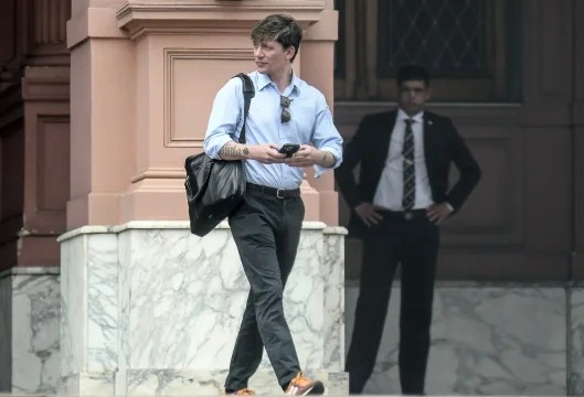 Tensiones en el oficialismo: Caputo condiciona su salida al aval de&nbsp;Milei