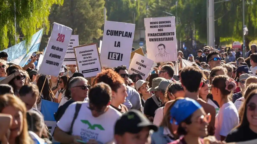 Rectores se reúnen en Plaza de Mayo para reclamar el cumplimiento de la Ley de Financiamiento&nbsp;Universitario
